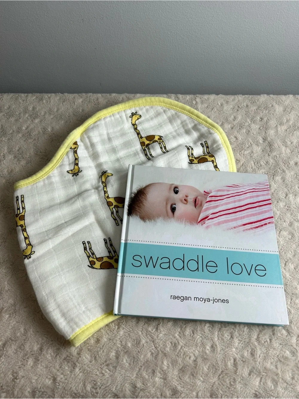 Aden + Anais Burpy Bib & Swaddle Love Book Yellow White Giraffe Print